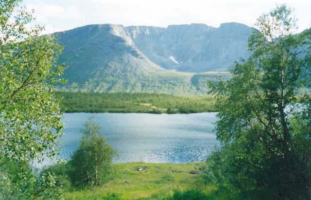  Вид на озеро Малый Вудъявр. Июнь 2001 года   