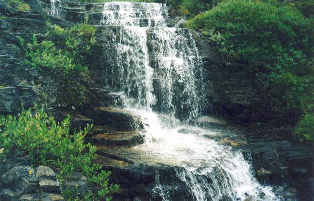  Водопад, недалеко от перевала Юкспоррлак 