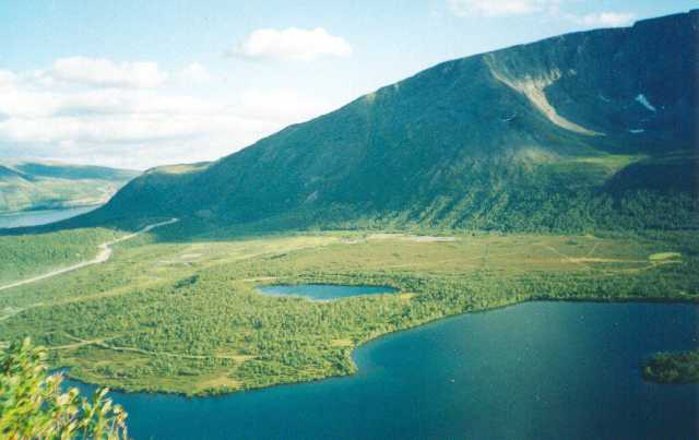  Озеро Малый Вудъявр. Вид с горы Пуачвумчорр. 