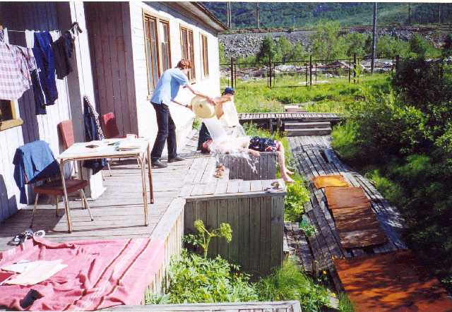  Если другу жарко и он при этом спит - помоги ему чем можешь. 